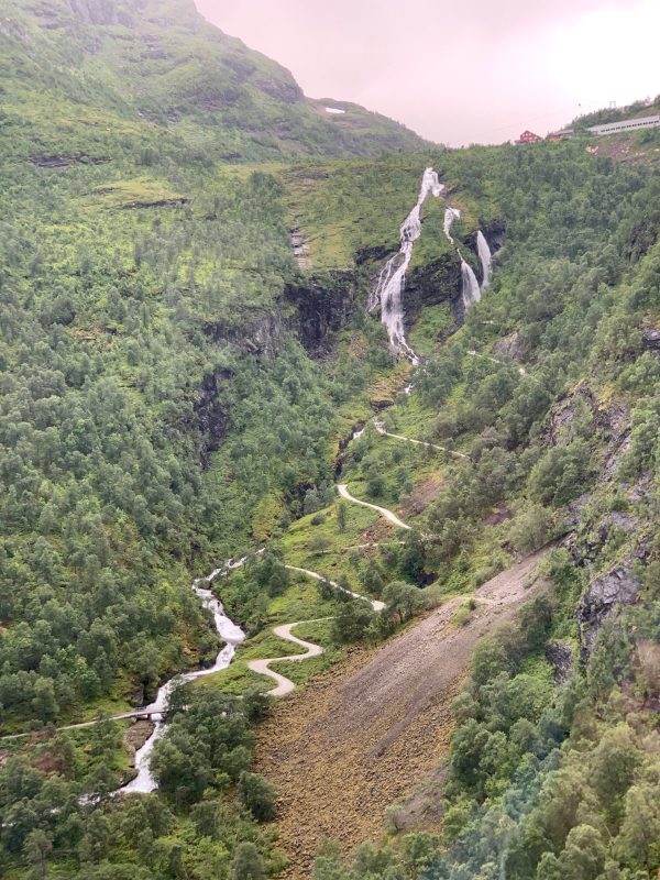 Norvegia cascade si fiorduri